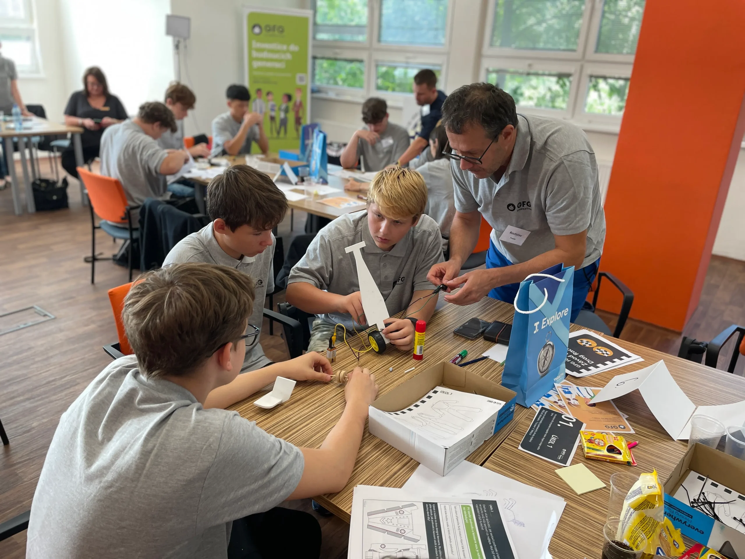Building car - mentor and students2 Building car - mentor and students2